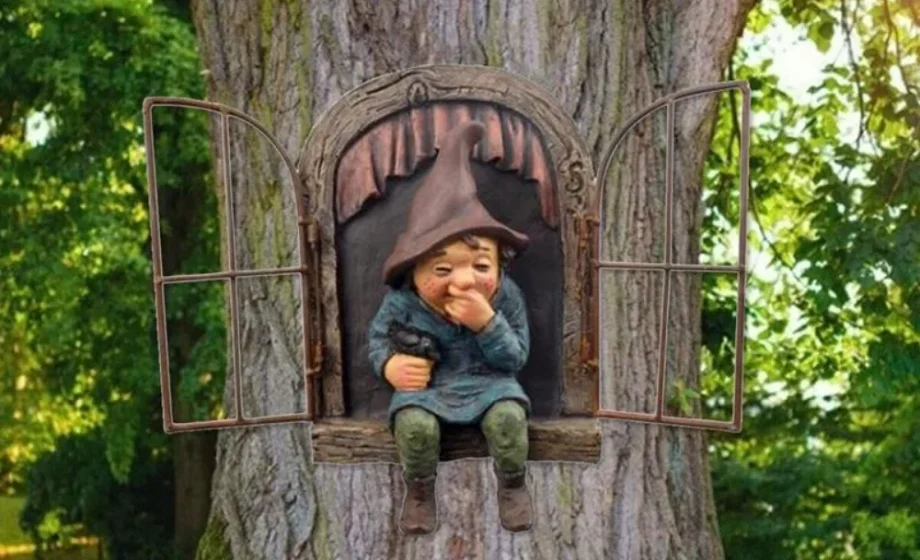 Creative-Garden-Statue-Elf-Go-Out-Tree-Hug-Suitable-for-Home-Courtyard-Porch-Decoration-Garden-Decoration.webp